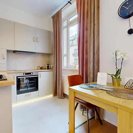 White Lotus - 50 M From Thermal *