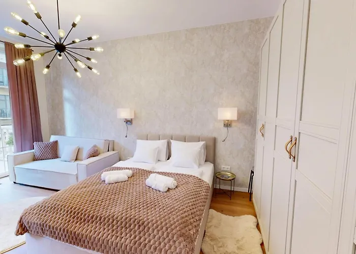 White Lotus - 50 M From Thermal