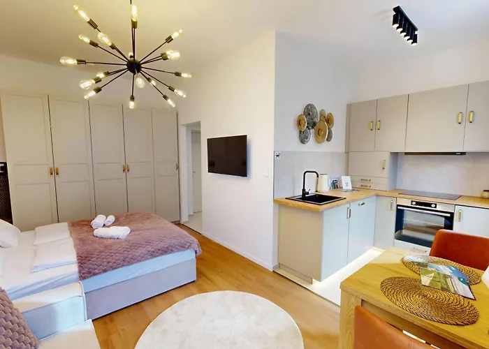 White Lotus - 50 M From Thermal *